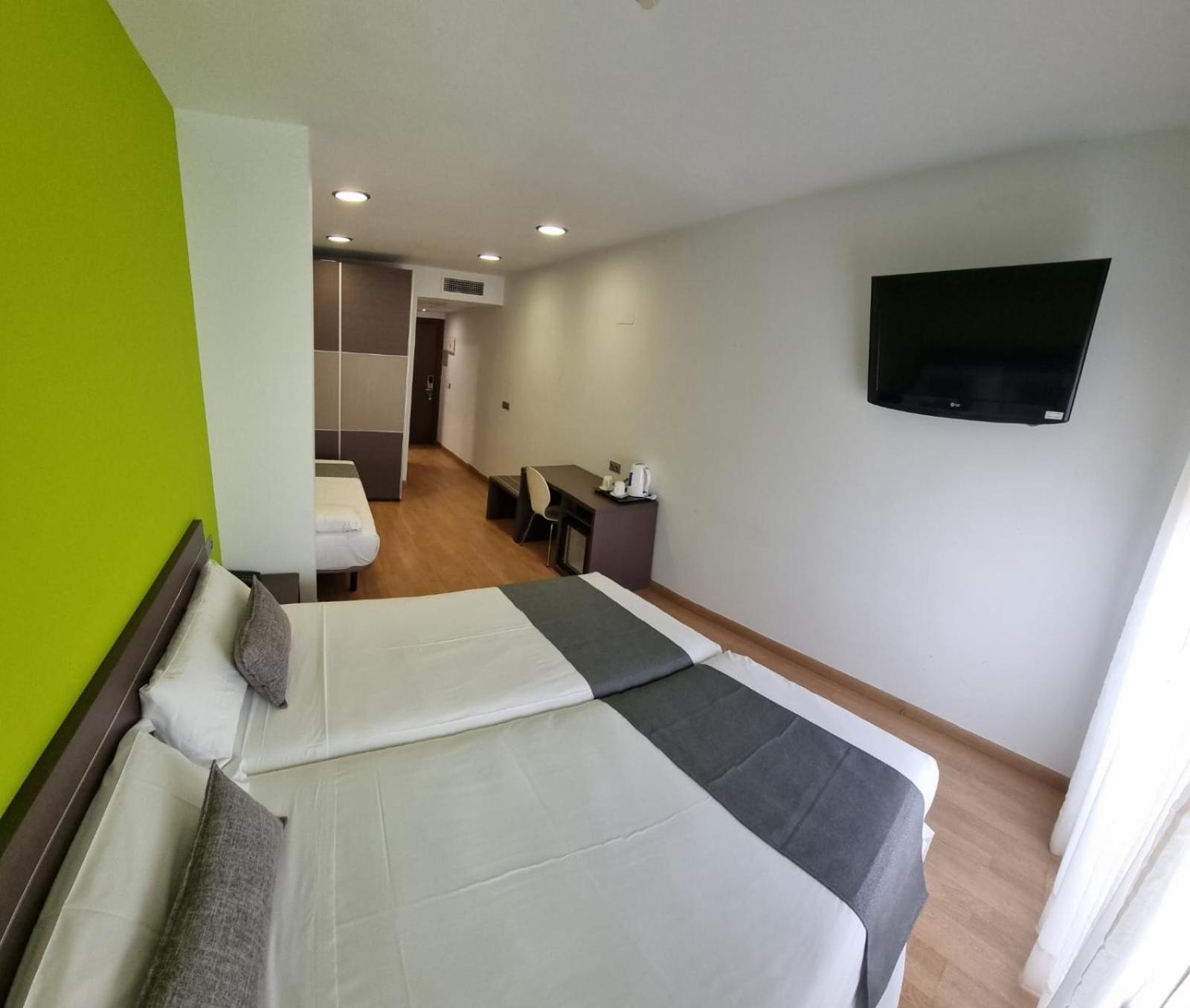 Standard Family Room,1730036481:JPEG